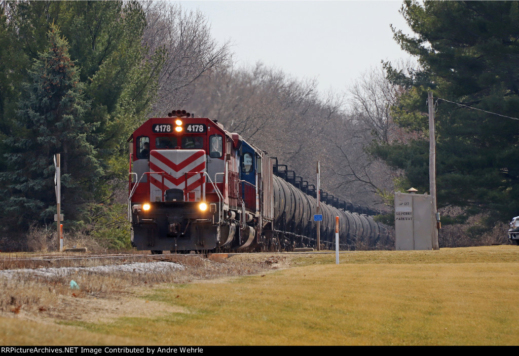 Oil loads, Janesville to Madison on the ex-C&NW?